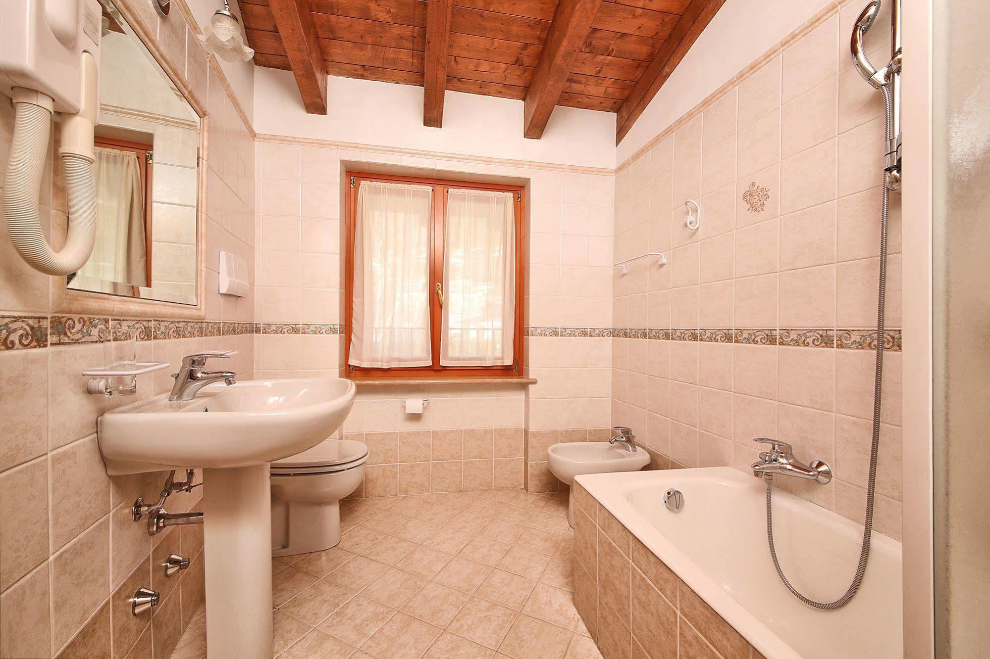 Residence Casa Gardola, Gtsgroup Tignale Buitenkant foto